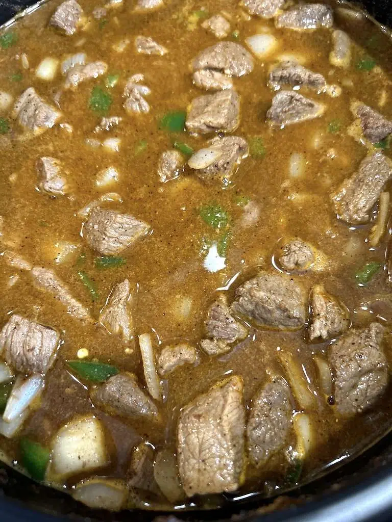 Add the beef broth and vinegar to the dutch oven and simmer.