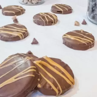 5 Min Desserts - Chocolate Peanut Butter Cookies Finished chocolate Peanut Butter Cookies