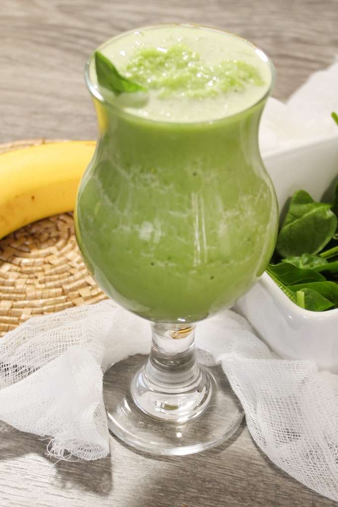 Refreshing Spinach Banana Smoothie