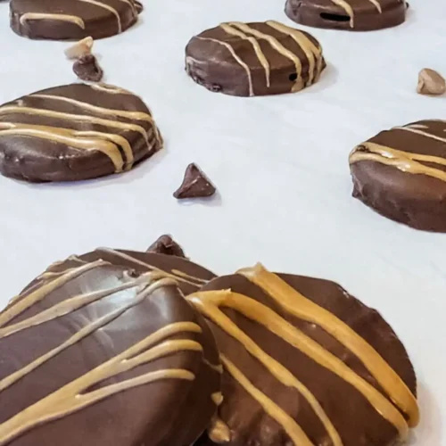Chocolate Peanut Butter Cookies - 5 Min Dessert Chocolate-covered peanut butter sandwich cookies with drizzle