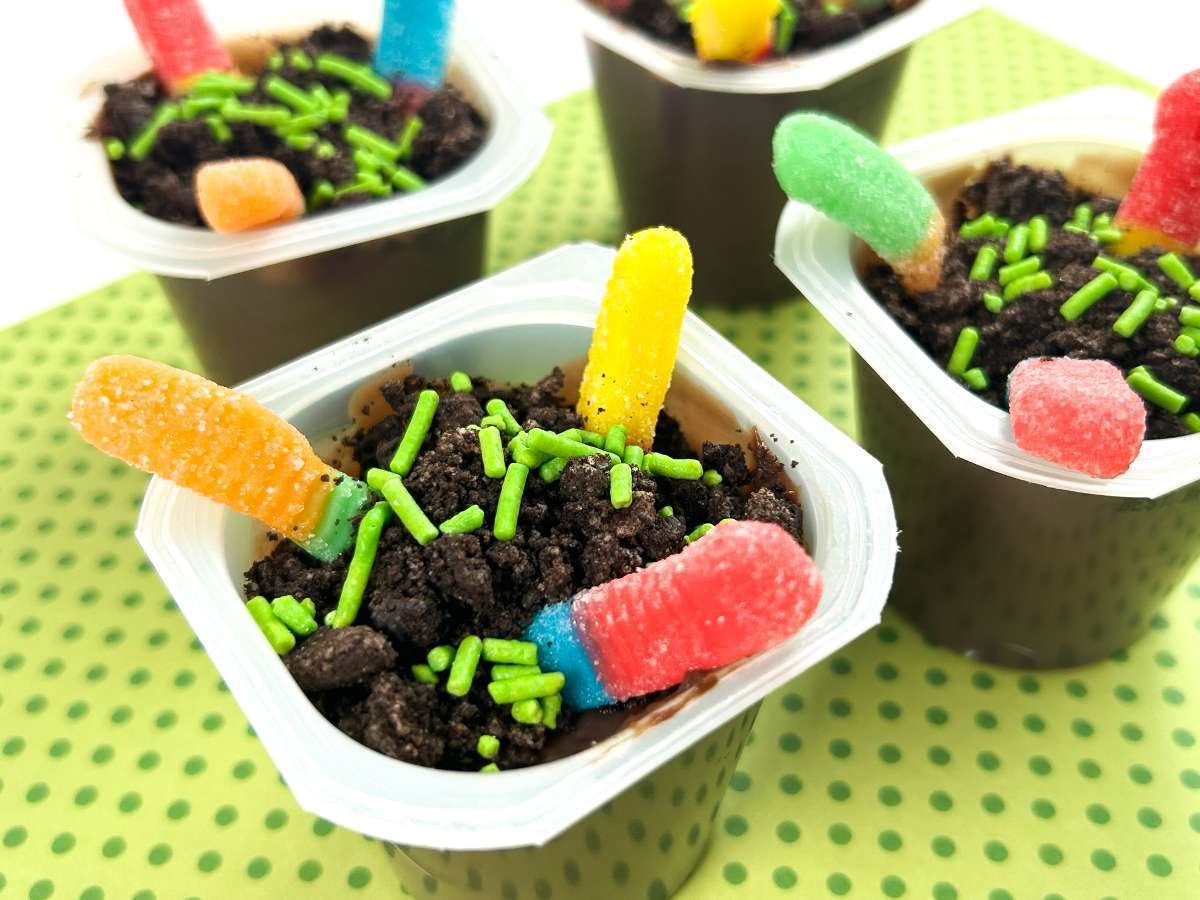Dirt Cups made with Oreos
