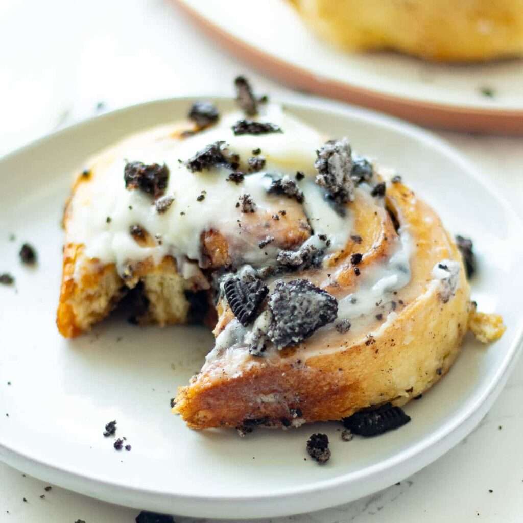 oreo-cinnamon-rolls