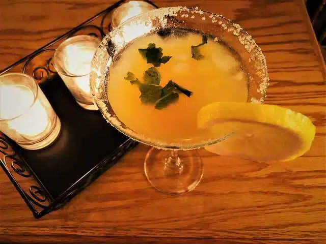 11 Refreshing Limoncello Cocktail Recipes
