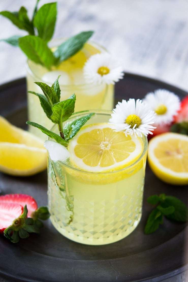 11 Refreshing Limoncello Cocktail Recipes