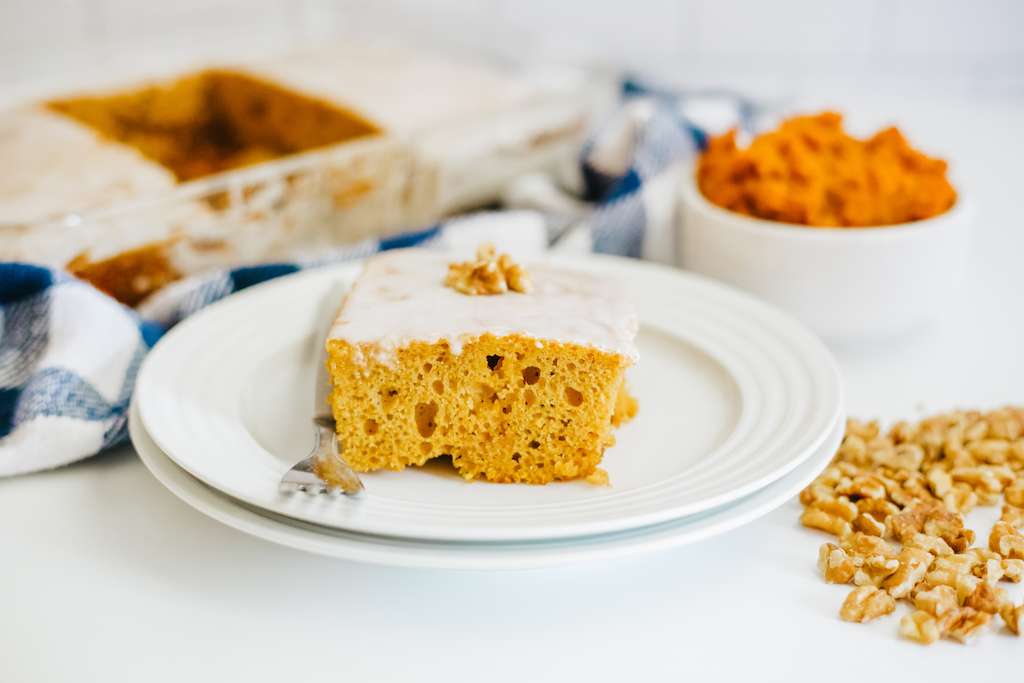 Spiced Pumpkin Cake with Cream Cheese Frosting | Roxana's Kitchen