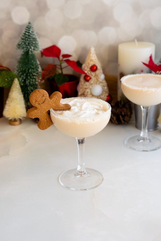 11 Christmas Cocktails with Baileys Gingerbread martini with whipped cream and cookie garnish, Christmas decor