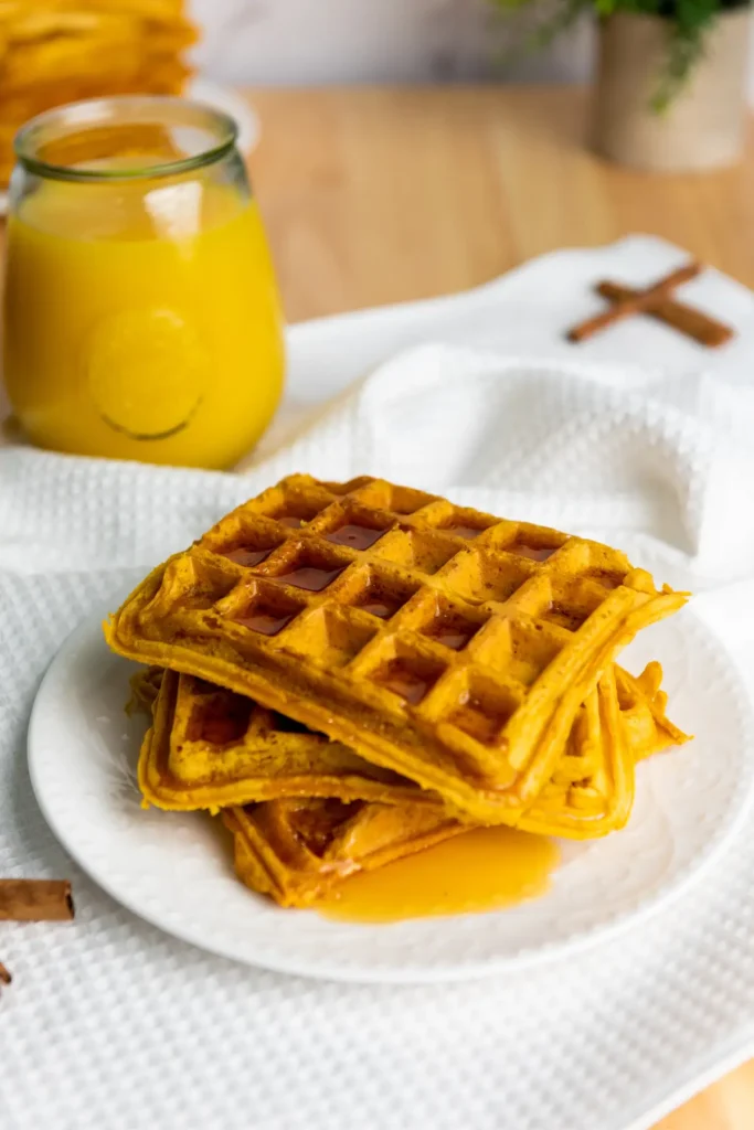 How to Make Vegan Pumpkin Waffles: 6 Easy Steps + Tips