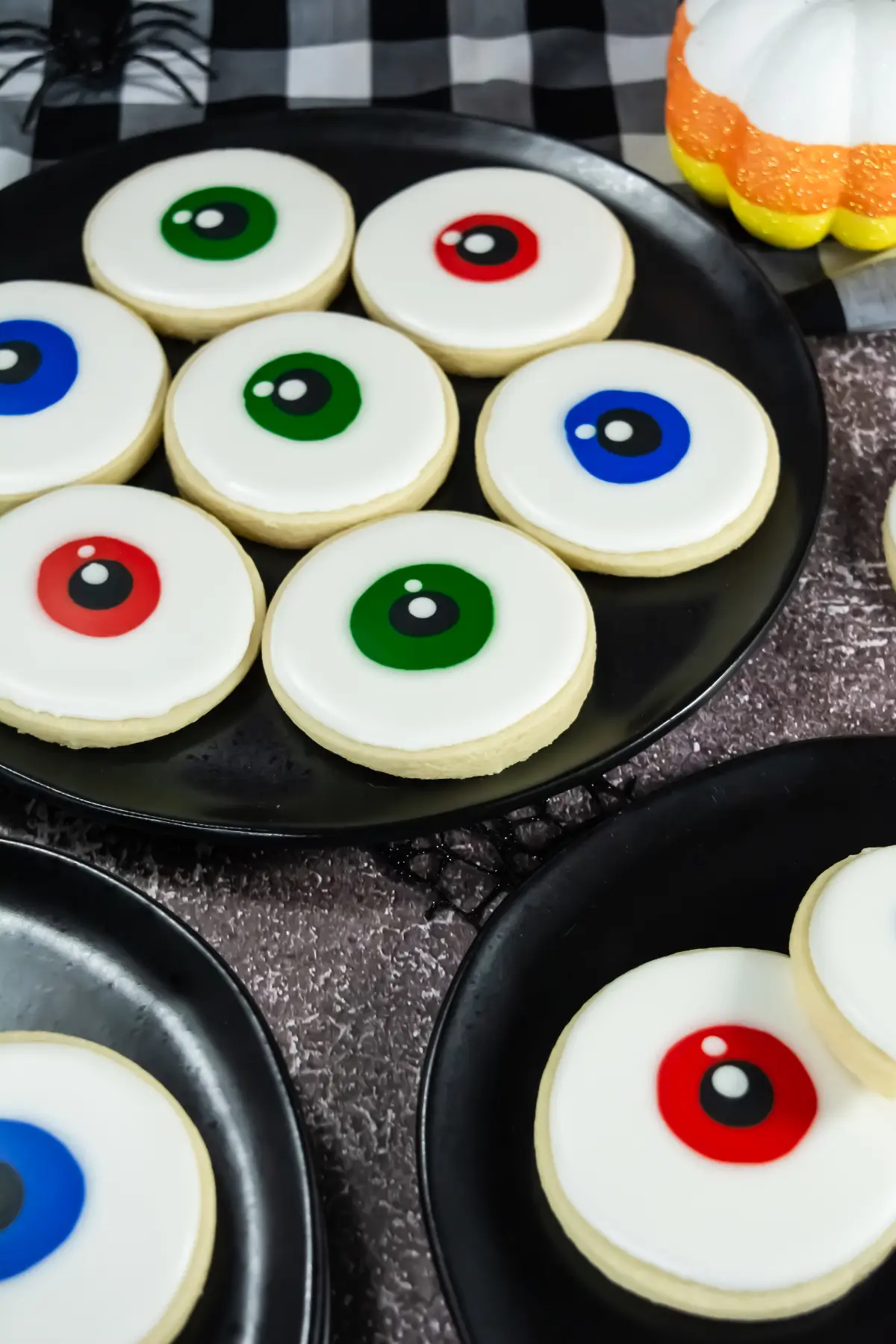 Eyeball Halloween Sugar Cookies halloween themed cookies