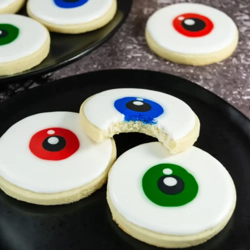 Eyeball Halloween Sugar Cookies halloween themed treats in eyeball shape