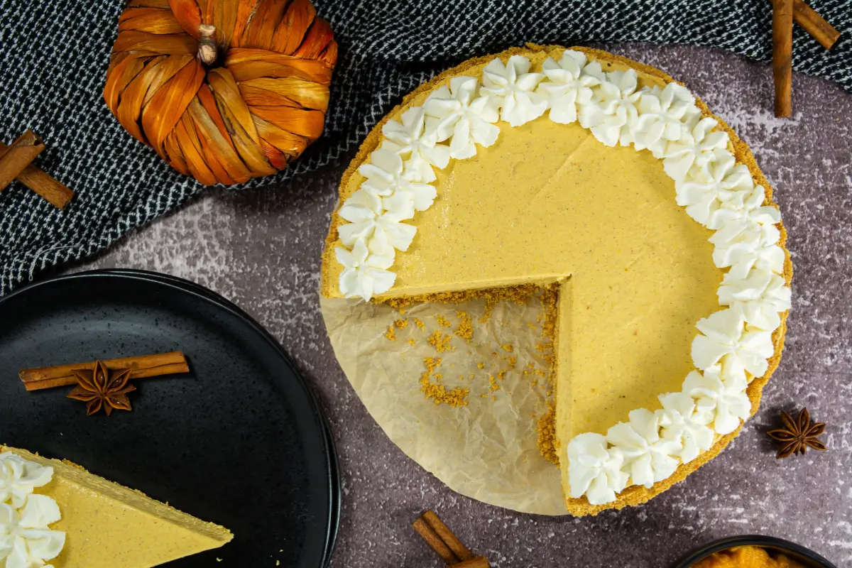 Easy No Bake Pumpkin Pie (Perfect for Holidays!)