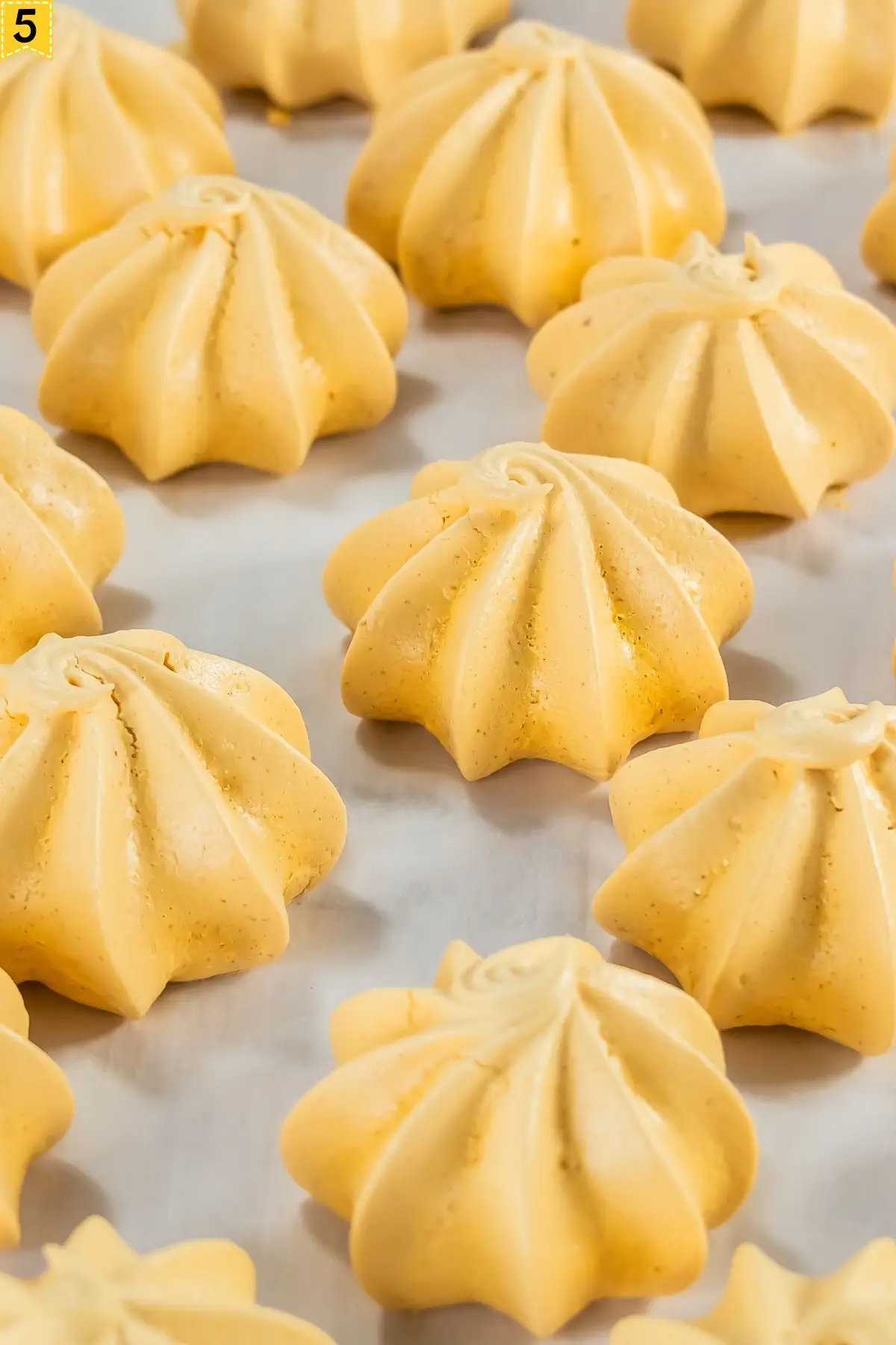 baked meringues with pumpkin flavoring